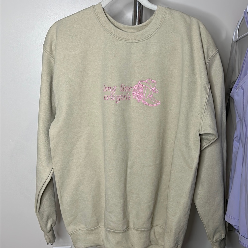 “Long live Cowgirls” crewneck